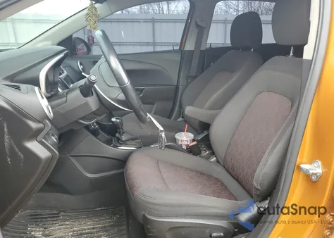 2018 Chevrolet Sonic Lt z USA, uszkodzony, nr VIN 1G1JC6SB1J4117375